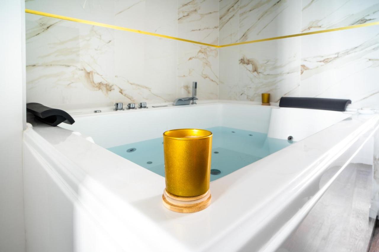 Suite L'Eclipse Paris, Logement Avec Jacuzzi, A 10 Minutes Des Champs Elysees Levallois-Perret Exterior photo